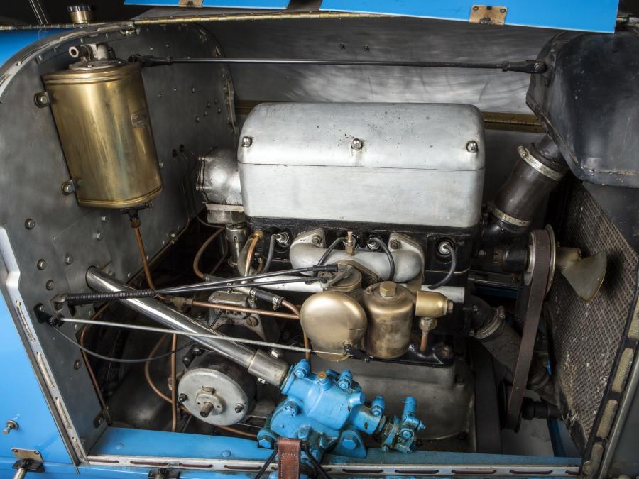 Моторный отсек Chenard-Walcker 3-Litre 70-80 HP 1923 года  (фото 7 из 13)